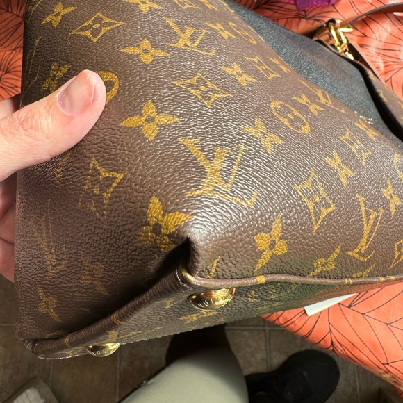 Louis Vuitton Monogram V Tote Black W Tags - Picture 6 of 16